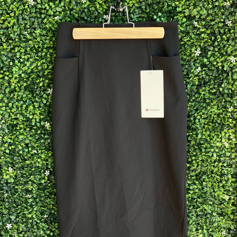 Lululemon - A new route skirt
